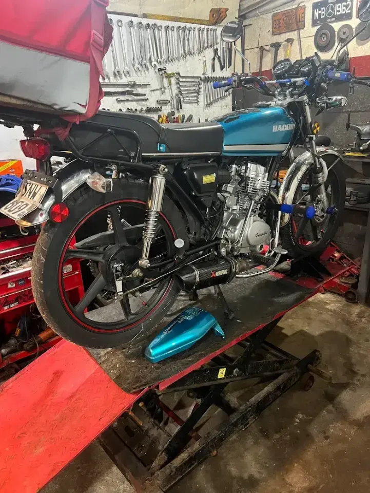 Frente de Taller sapo moto mecánica